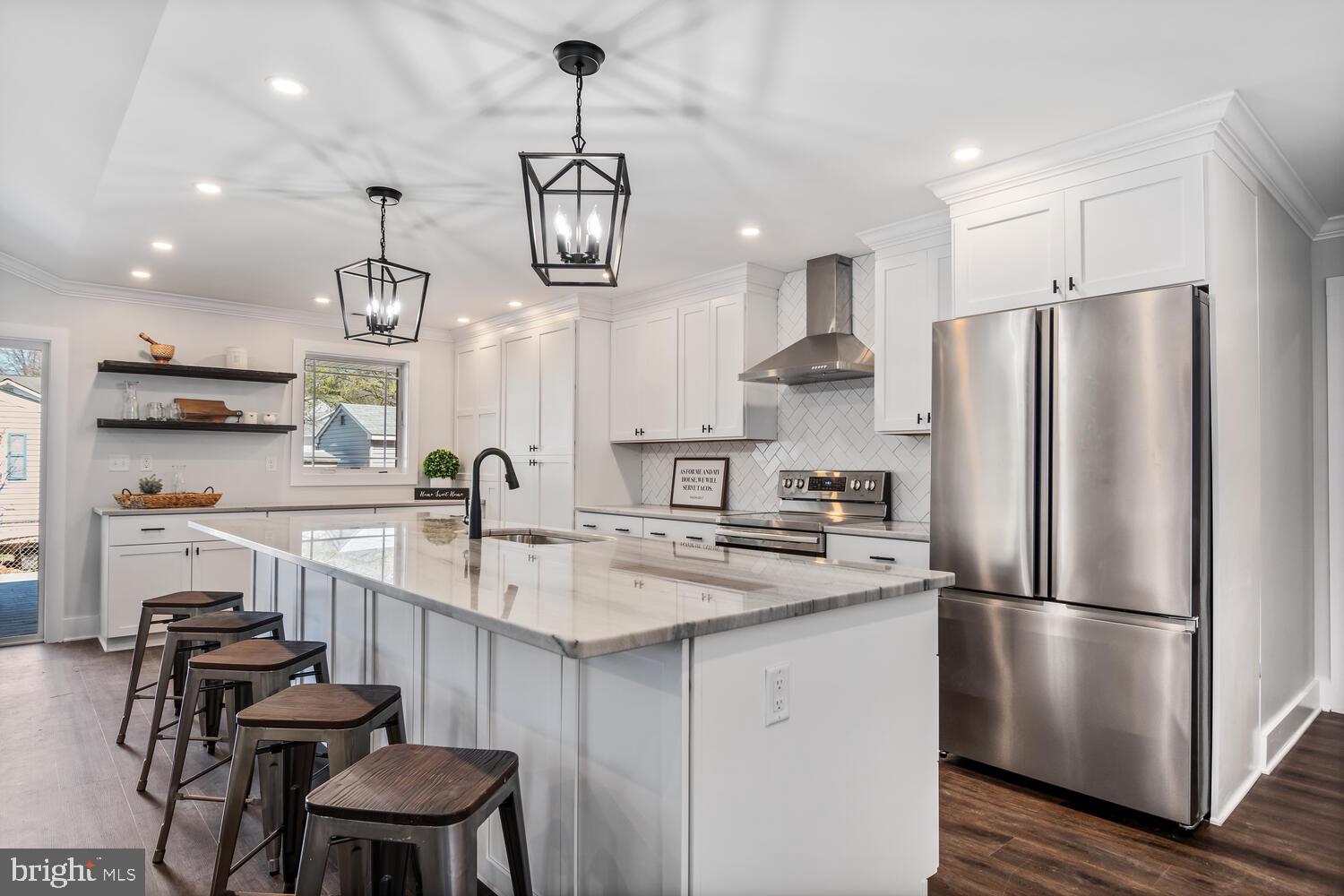 WOODLAND BEACH - Residential