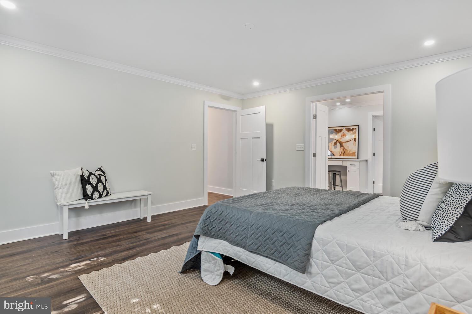 WOODLAND BEACH - Residential