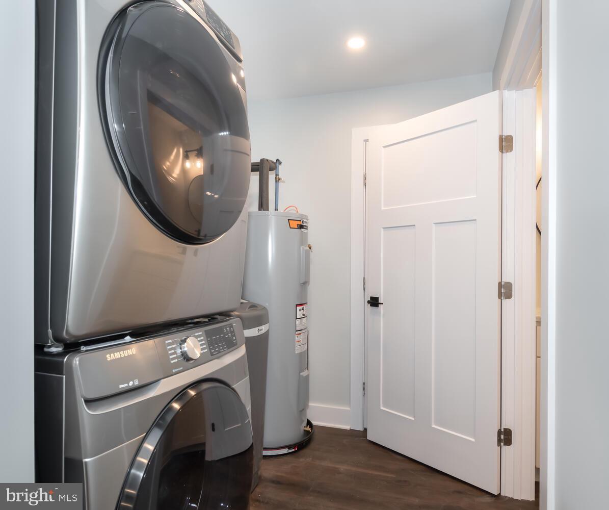 WOODLAND BEACH - Residential