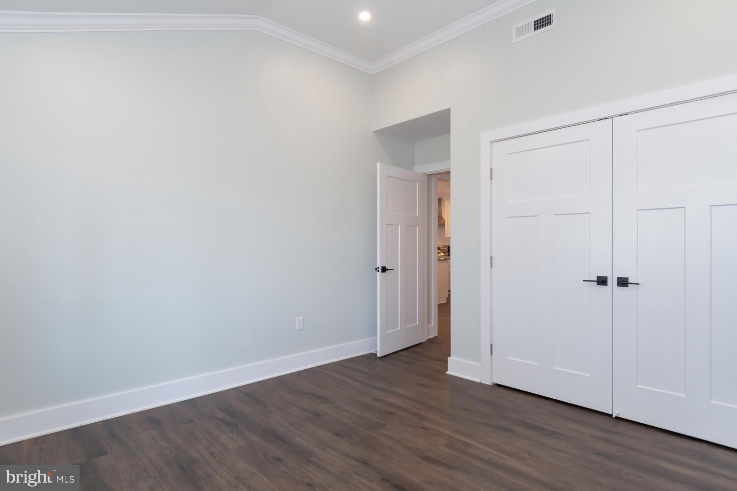 WOODLAND BEACH - Residential