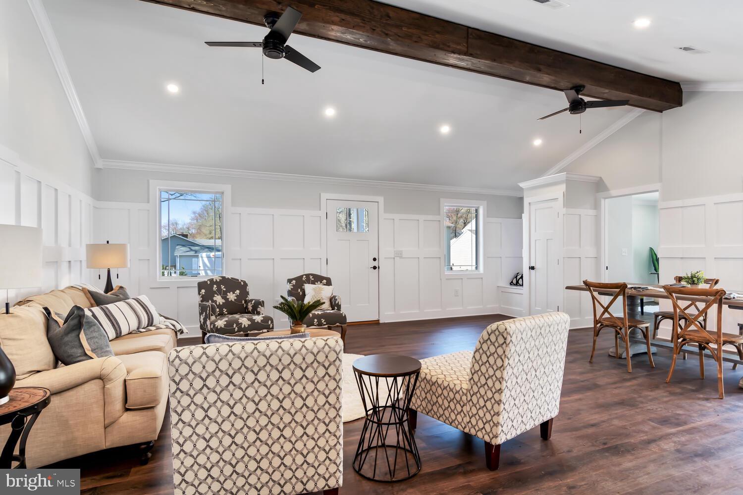 WOODLAND BEACH - Residential