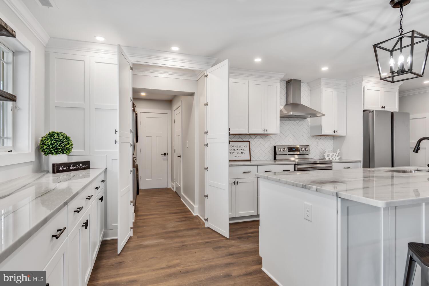 WOODLAND BEACH - Residential