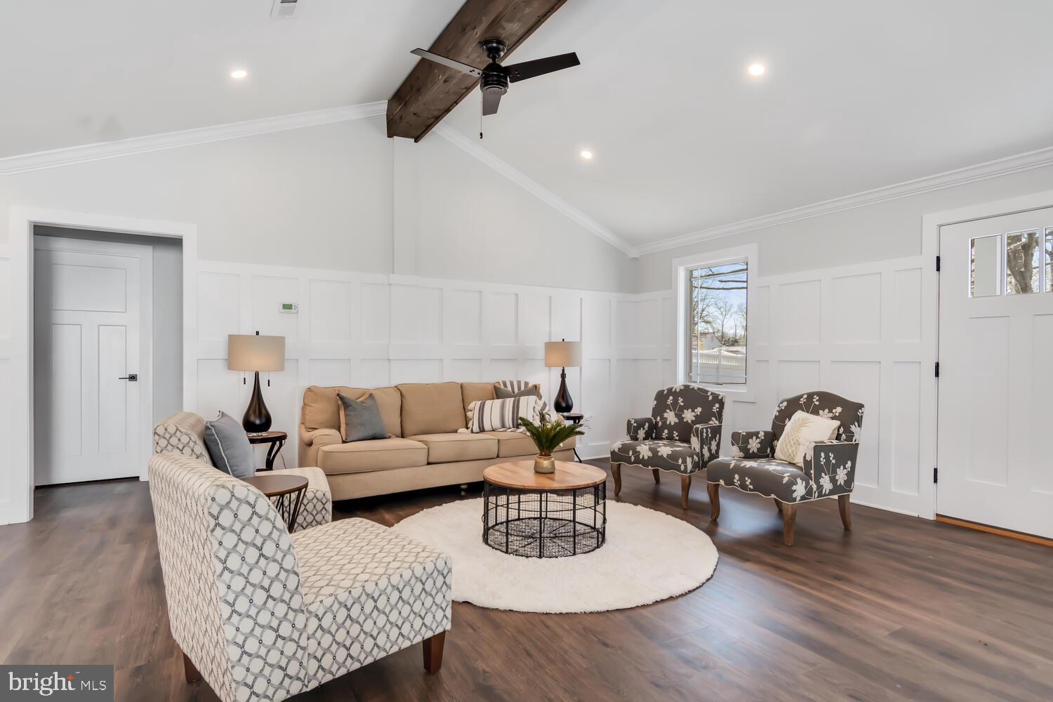 WOODLAND BEACH - Residential