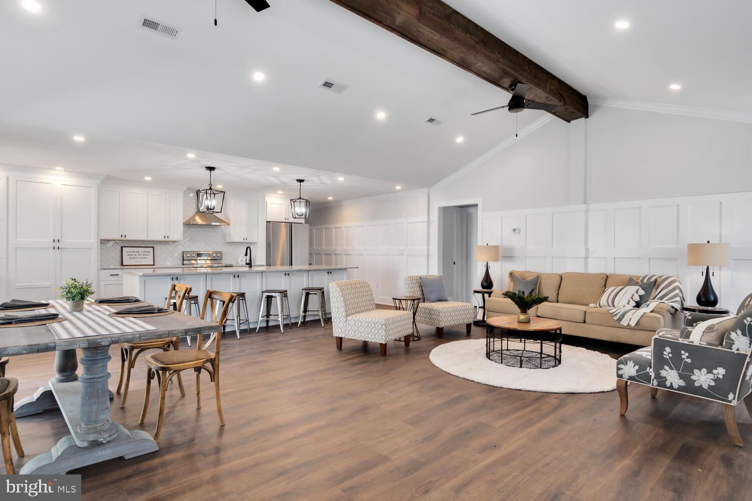 WOODLAND BEACH - Residential