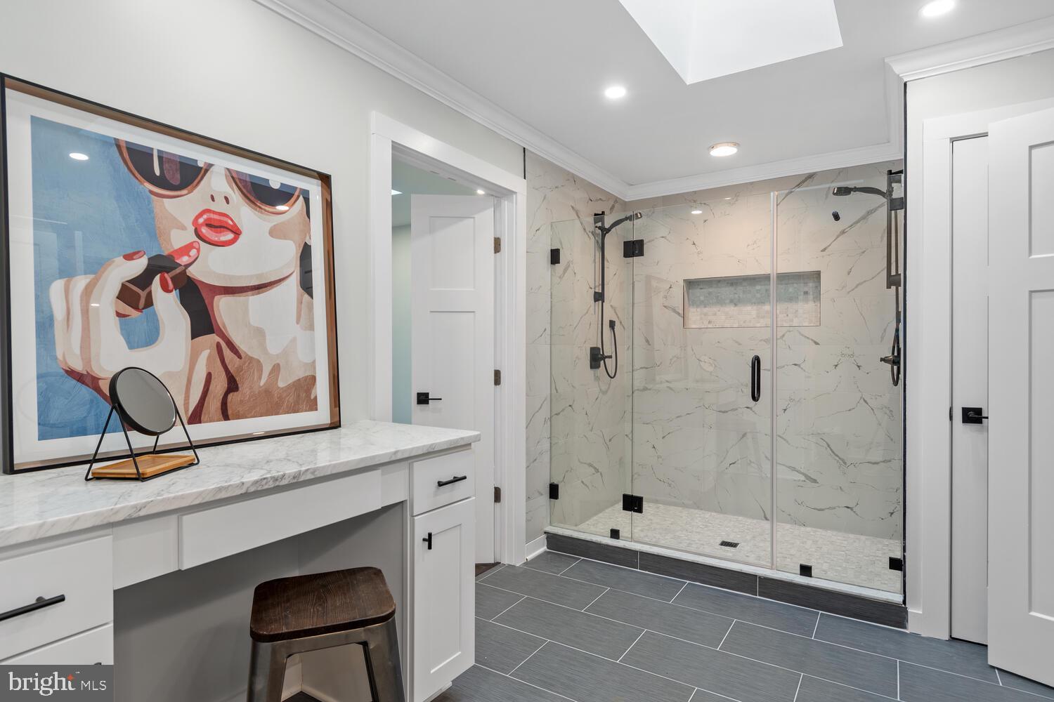 WOODLAND BEACH - Residential