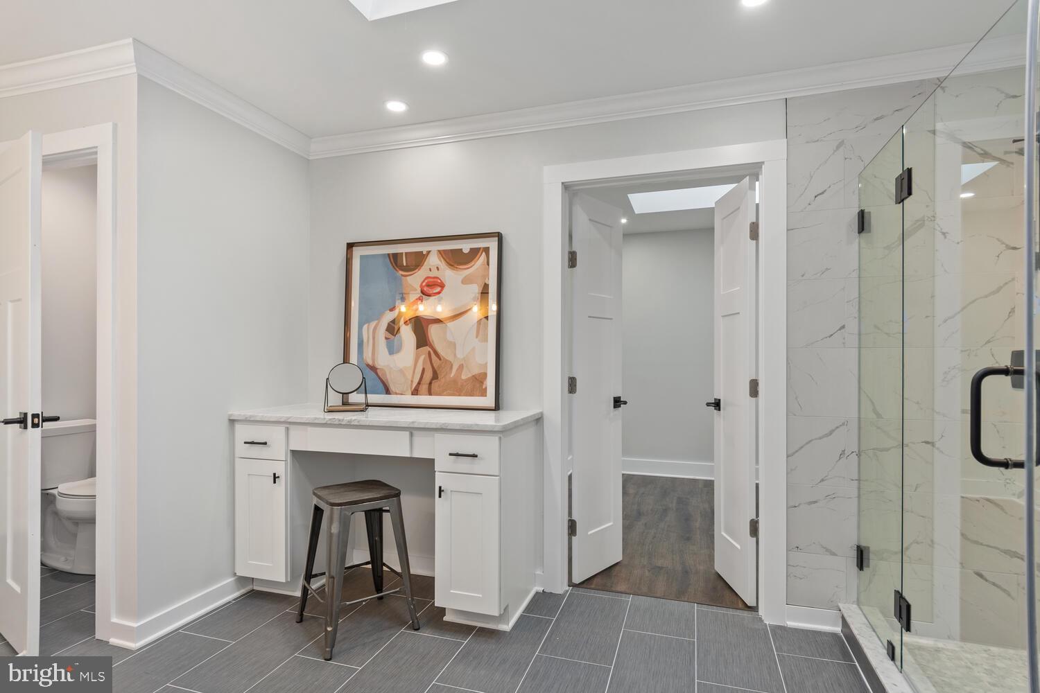 WOODLAND BEACH - Residential