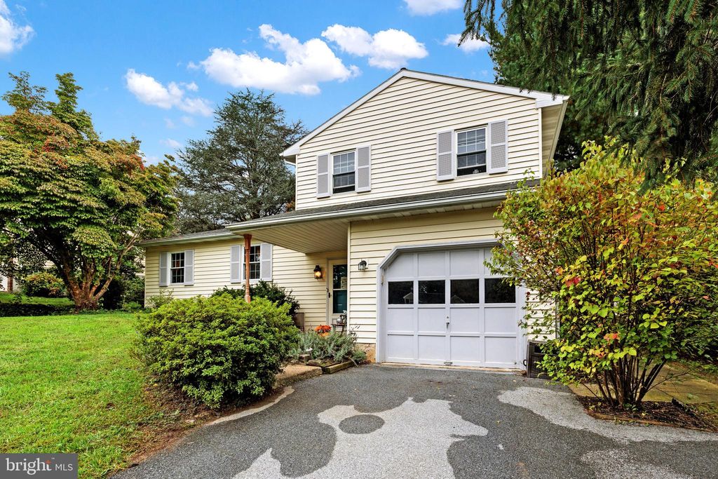 Photo of 2523 Valley Drive, Lancaster, PA 17603 (MLS # PALA2058256)