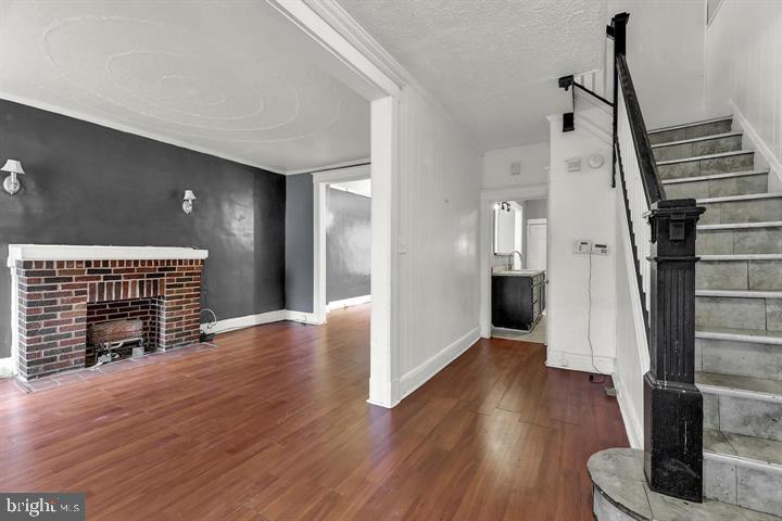 EVERGREEN LAWN - Residential