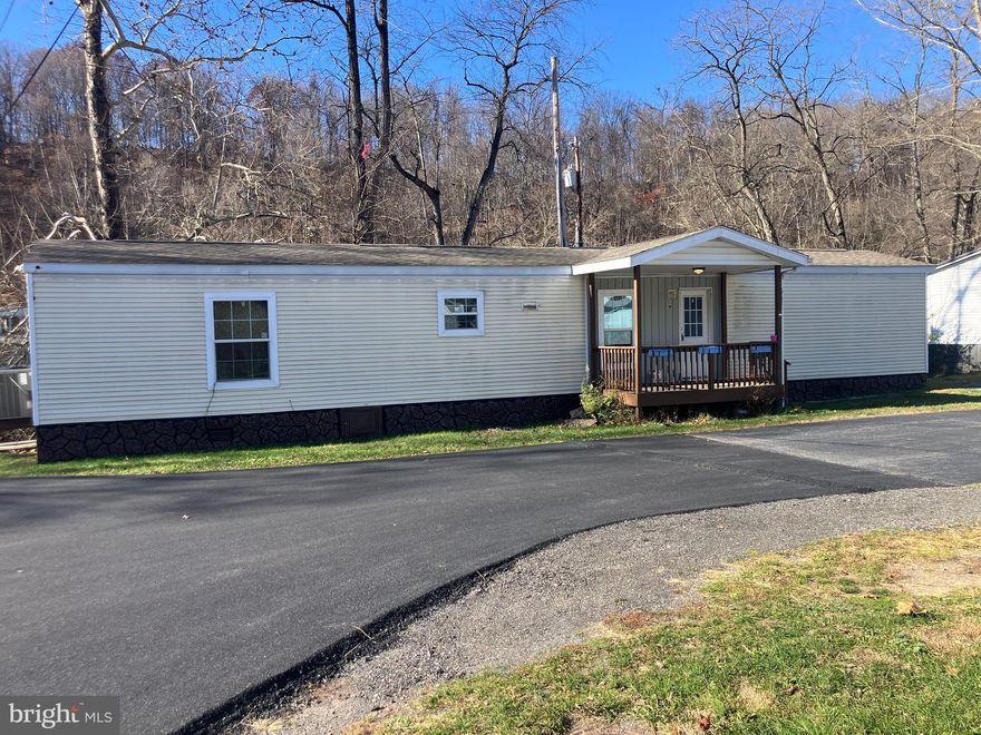 NICE 2018 14X70 MOBILE HOME ON RENTED LOT - FEATURES 3 BEDROOMS & 2 FULL BATHS - SMALL DECK - KITCHEN/DINING ROOM COMBO - LOCATED IN TRADEWINDS MOBILE HOME PARK - CURRENT LOT RENT IS $425.00 PER MONTH PLUS $100.00 TO COVER WATER - TRASH & SEWER - BACK GROUND CHECK ON APPLICANTS  UNDER 18 - MOBILE HOME ONLY NO REAL PROPERTY CONVEYS