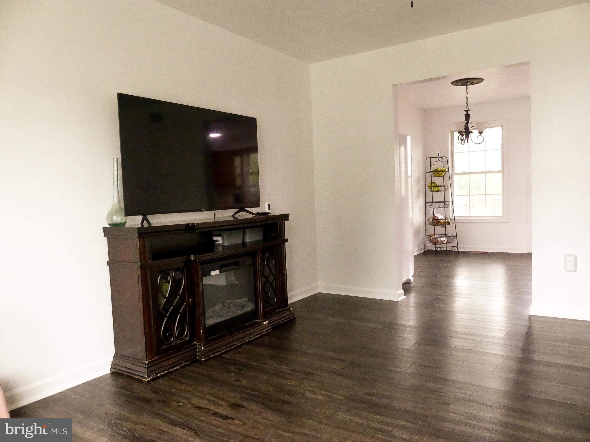 CAMERON ACRES - Residential