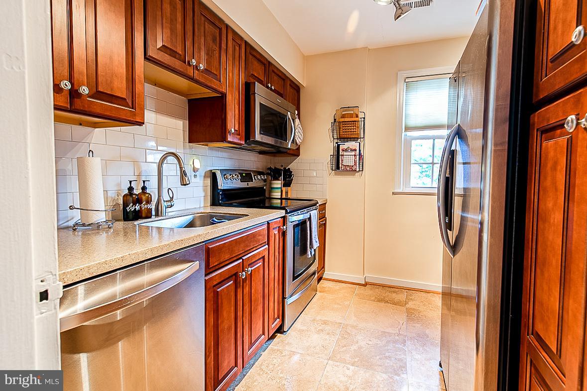 COMMONS OF ARLINGTON - Residential Lease