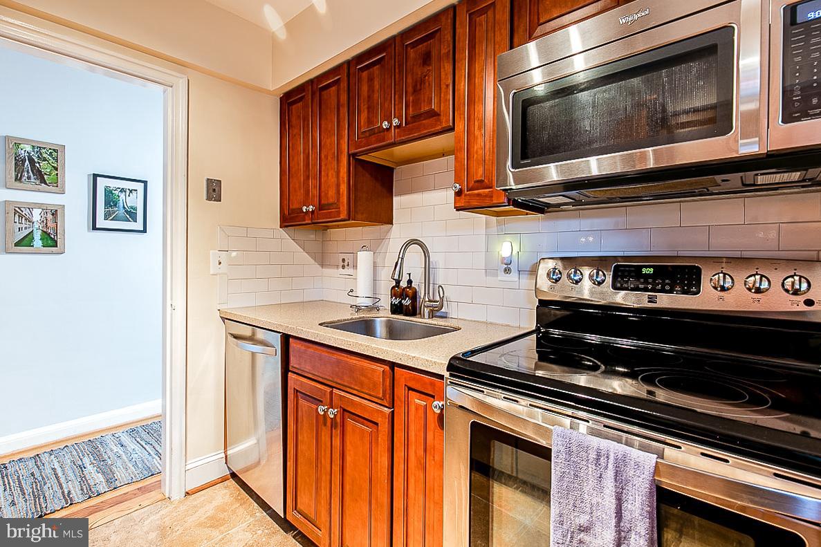 COMMONS OF ARLINGTON - Residential Lease