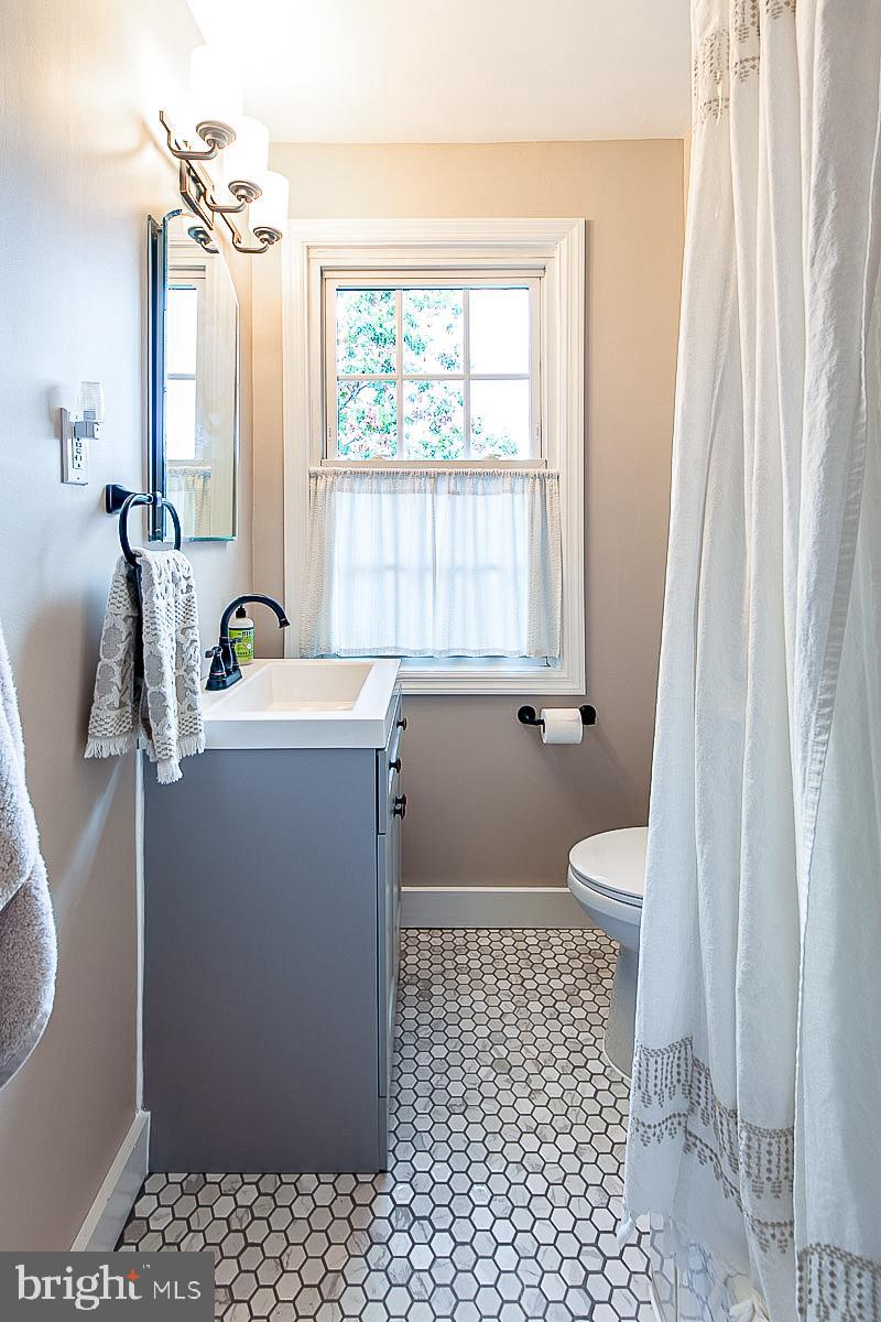 COMMONS OF ARLINGTON - Residential Lease