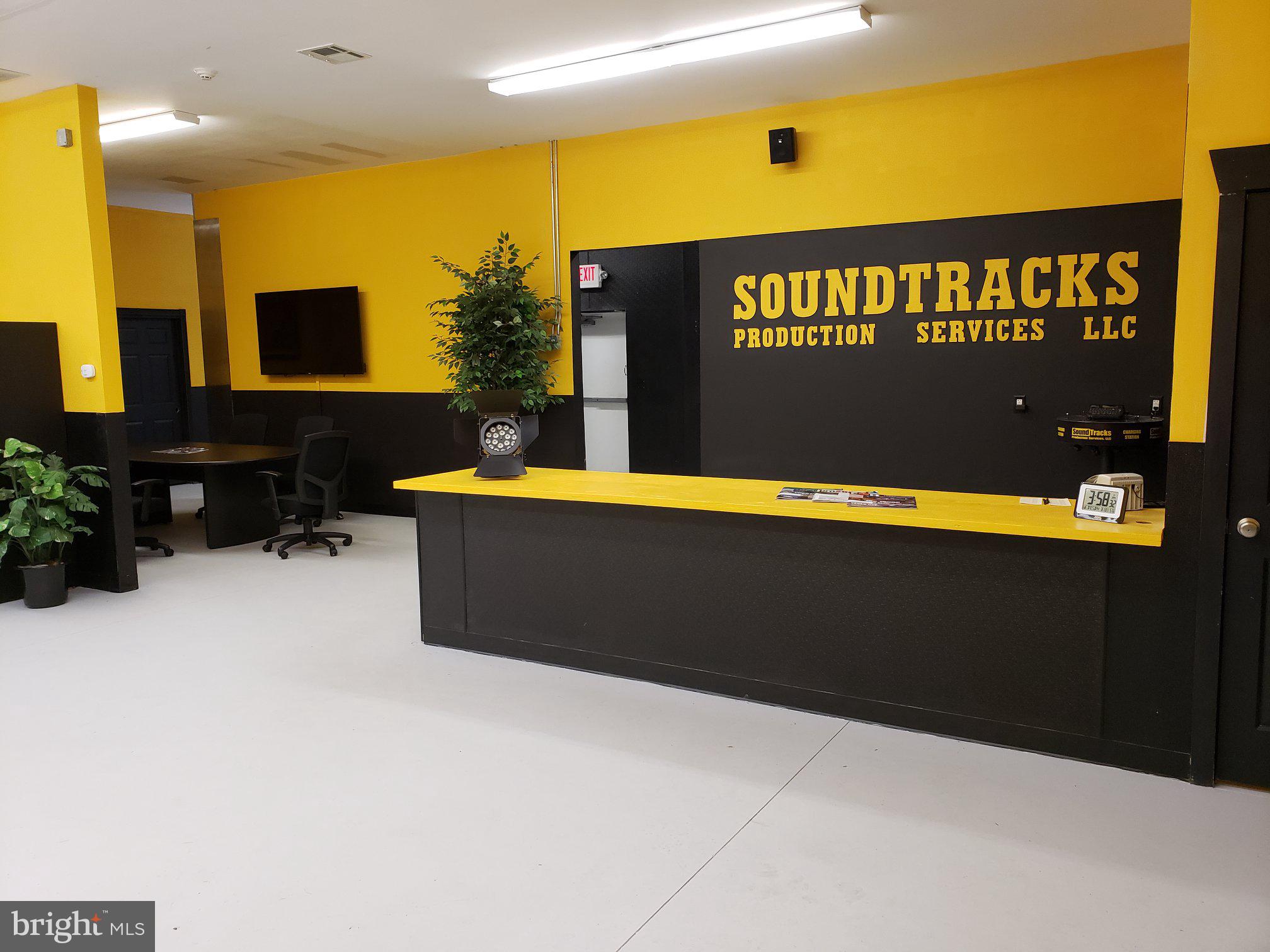 651 S WHITE HORSE PIKE