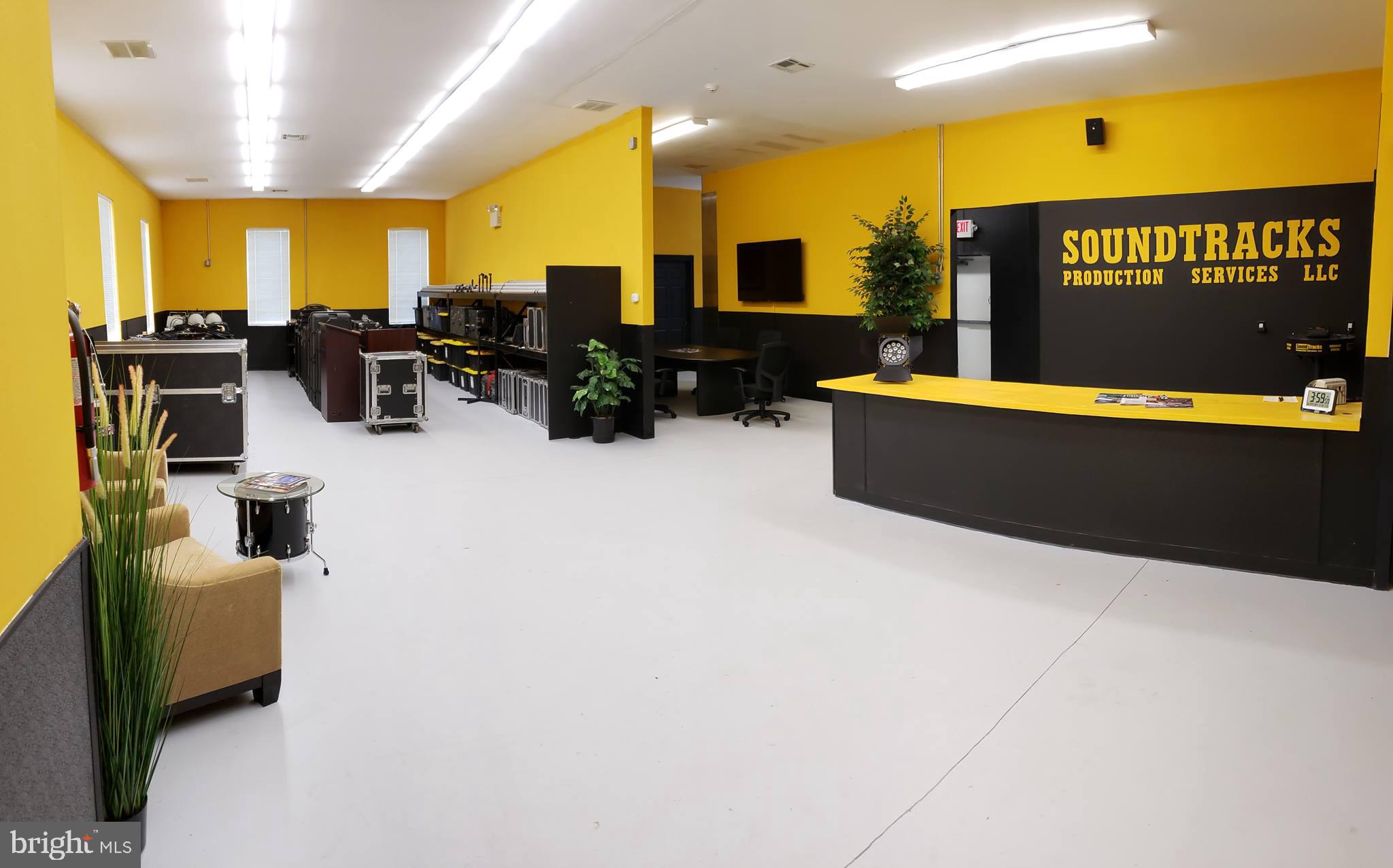 651 S WHITE HORSE PIKE