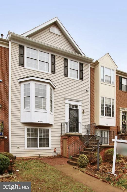 Well maintained townhome, wood floors, tile , almost new deck and windows, granite counter tops in the kitchen and great community amenities , thanks for showing !