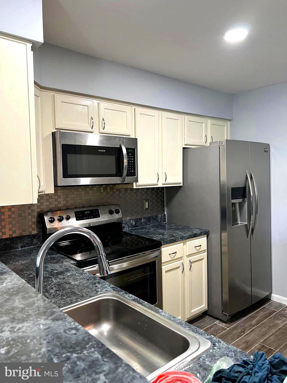 THE OAKS AT SIXTY FIFTH - Residential