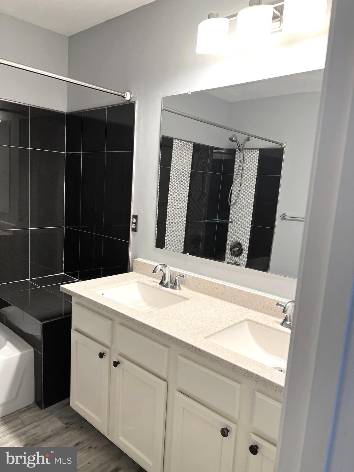 THE OAKS AT SIXTY FIFTH - Residential