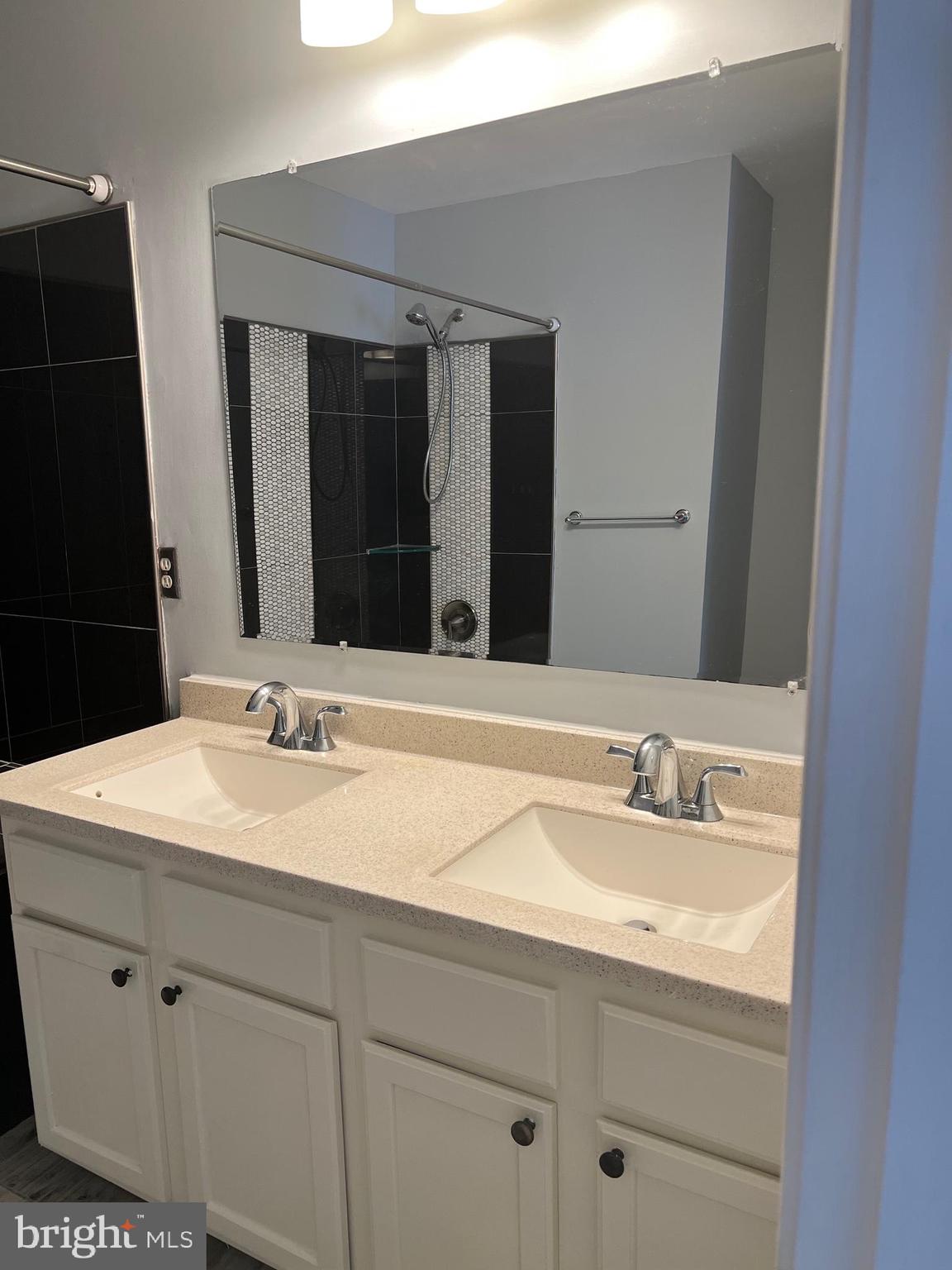 THE OAKS AT SIXTY FIFTH - Residential