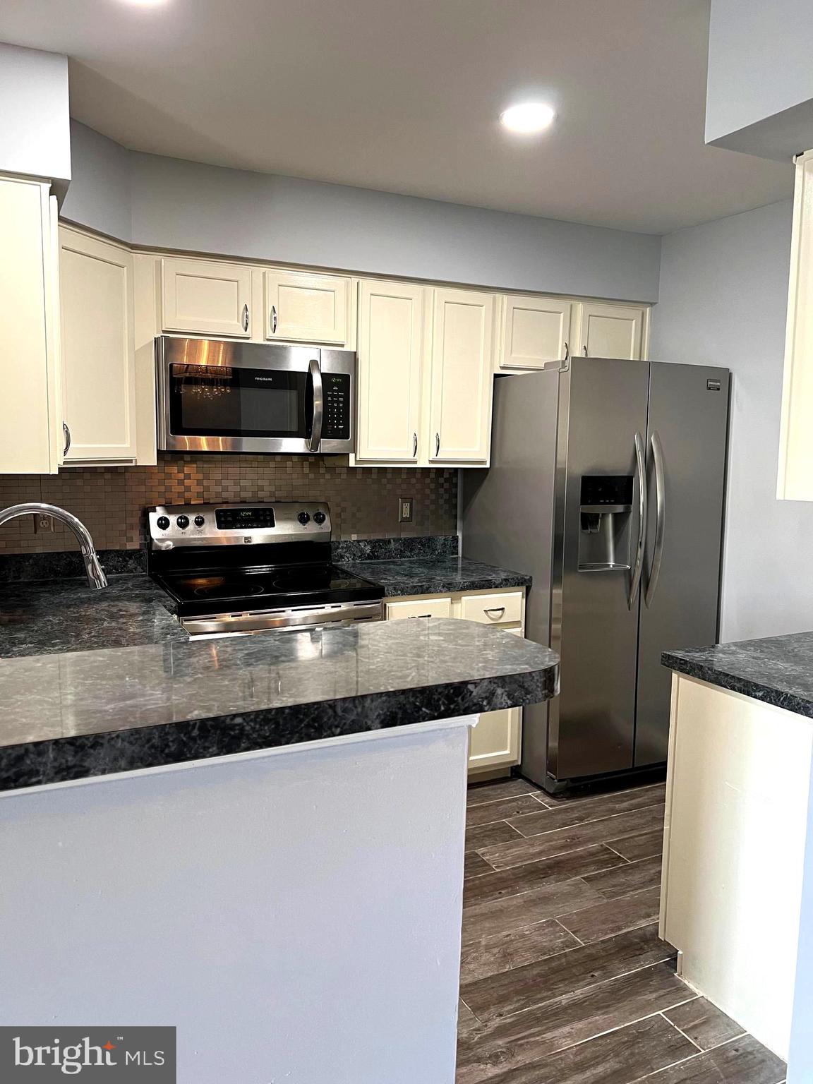 THE OAKS AT SIXTY FIFTH - Residential