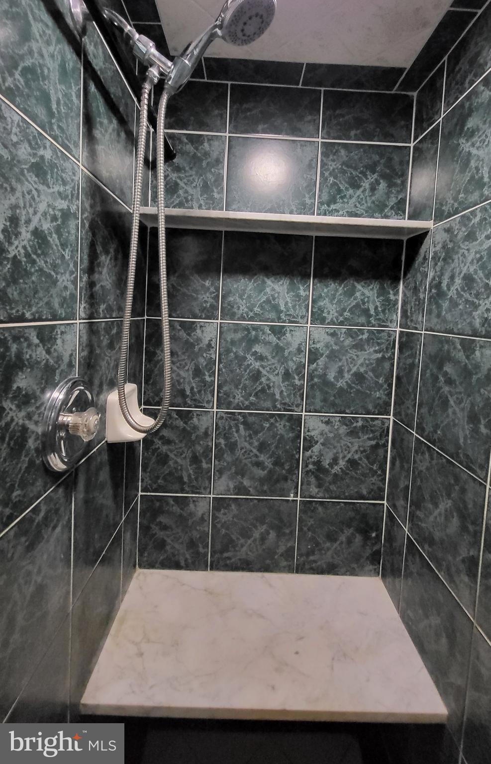 VALLEYBROOK - Residential Lease