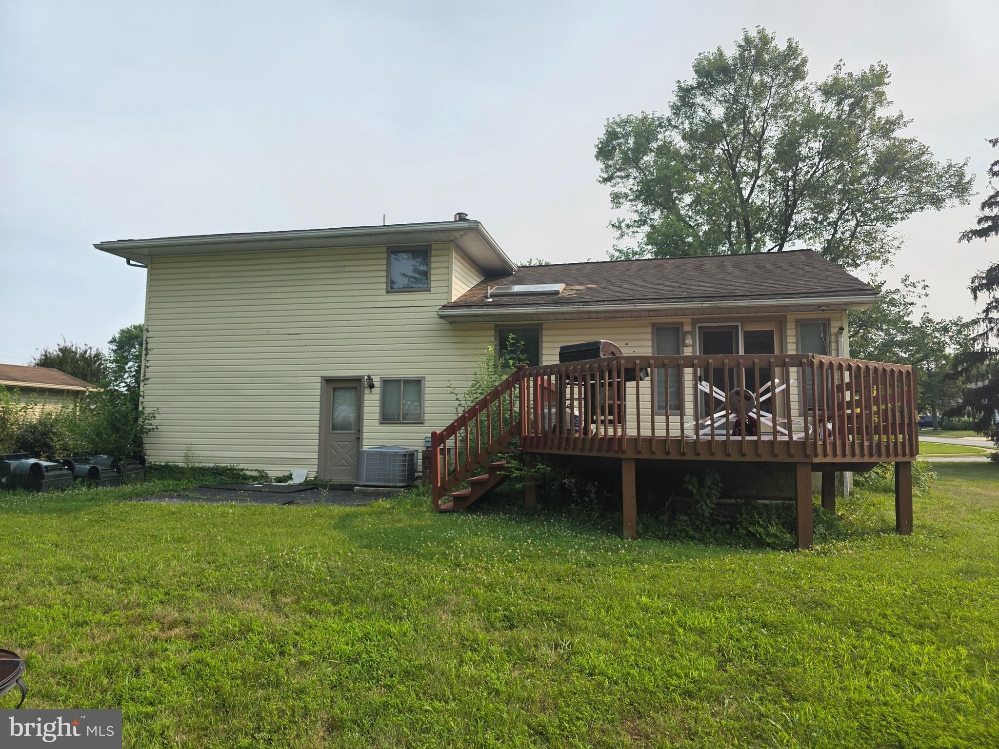 812 LEEDS LANE