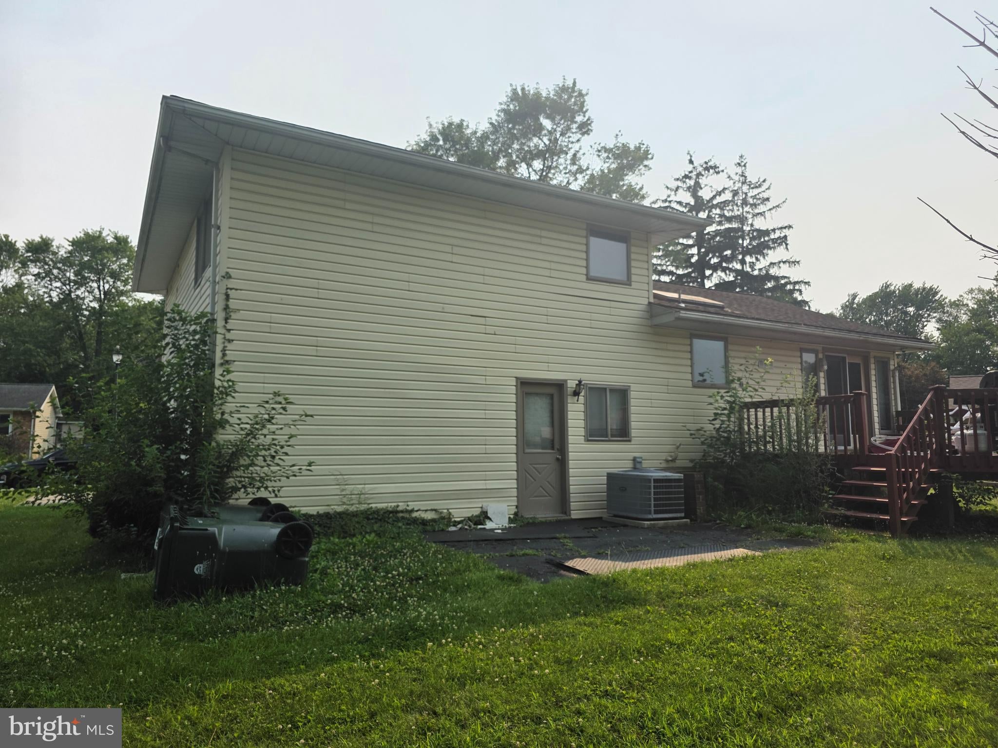812 LEEDS LANE