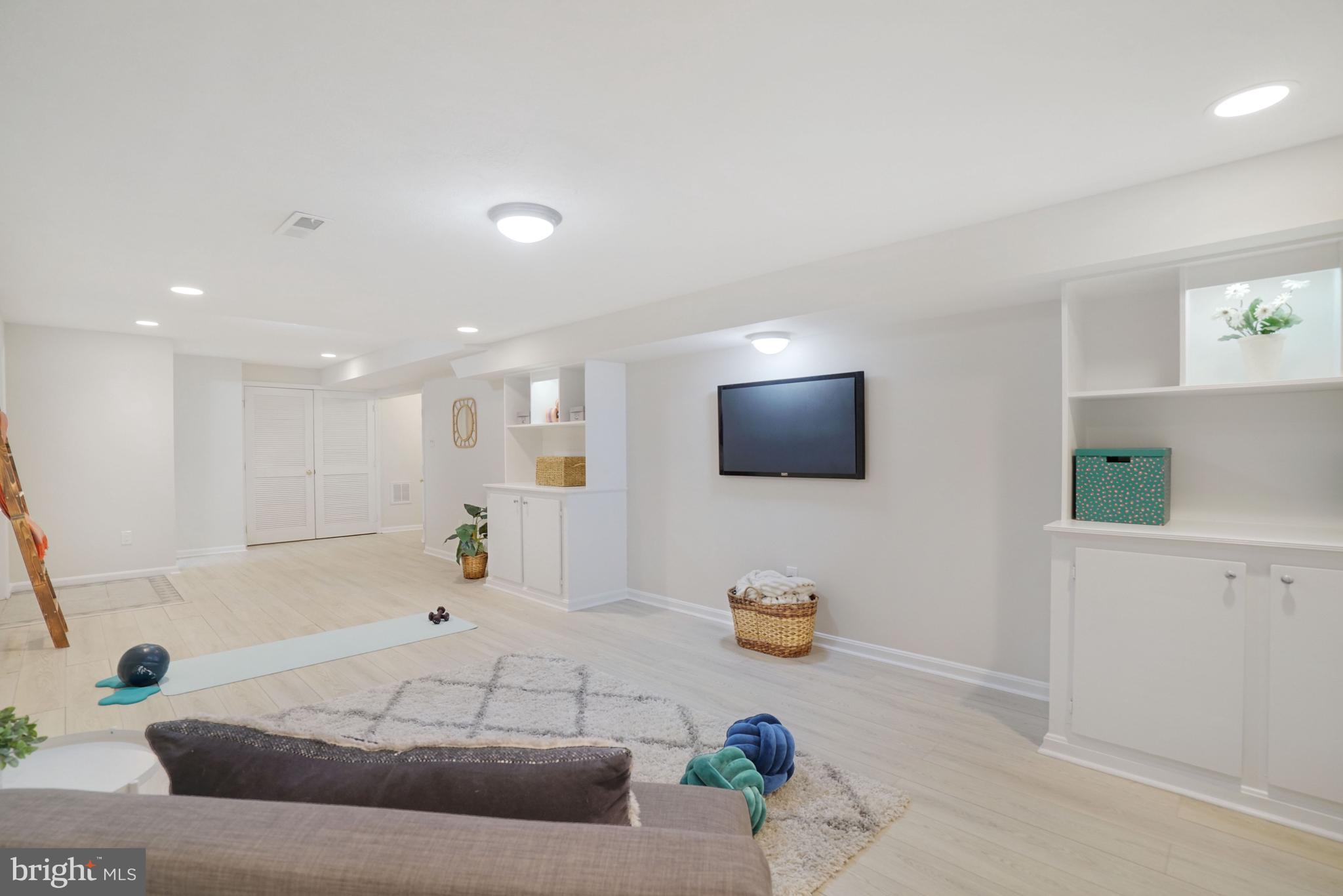 CROSSPOINTE - Residential