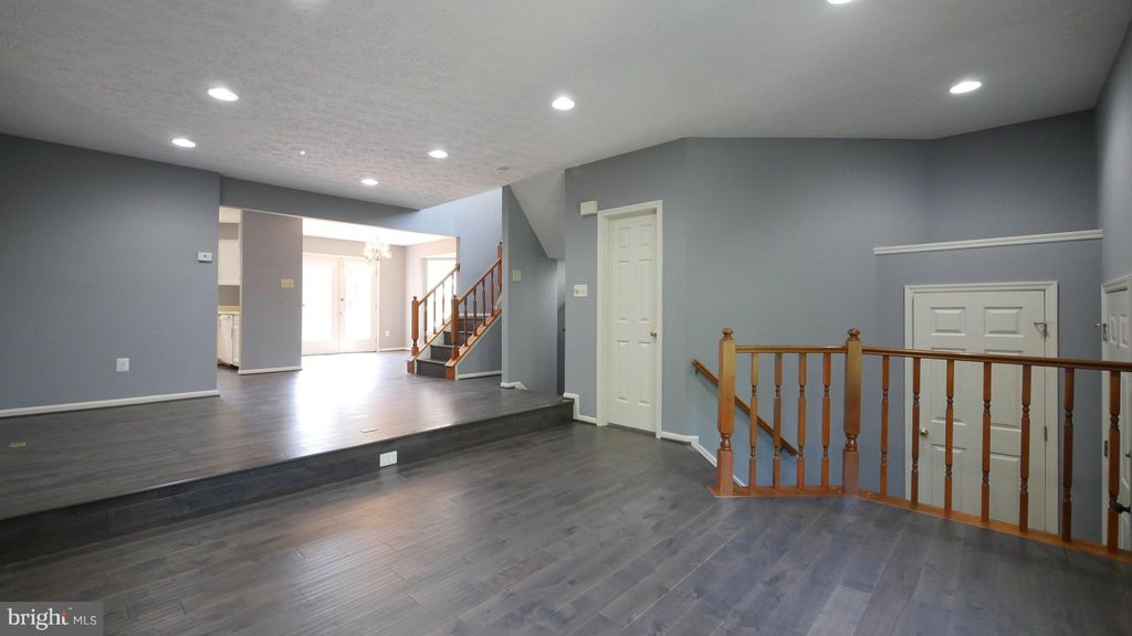 Photo of 15 Beacon Hill Way, GAITHERSBURG, MD 20878 (MLS # MDMC2206718)