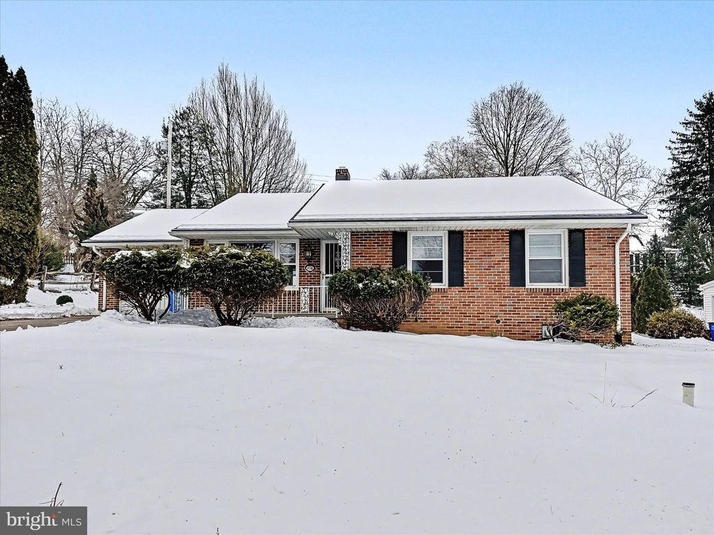 Photo of 758 Clearmount Road, YORK, PA 17403 (MLS # PAYK2097334)