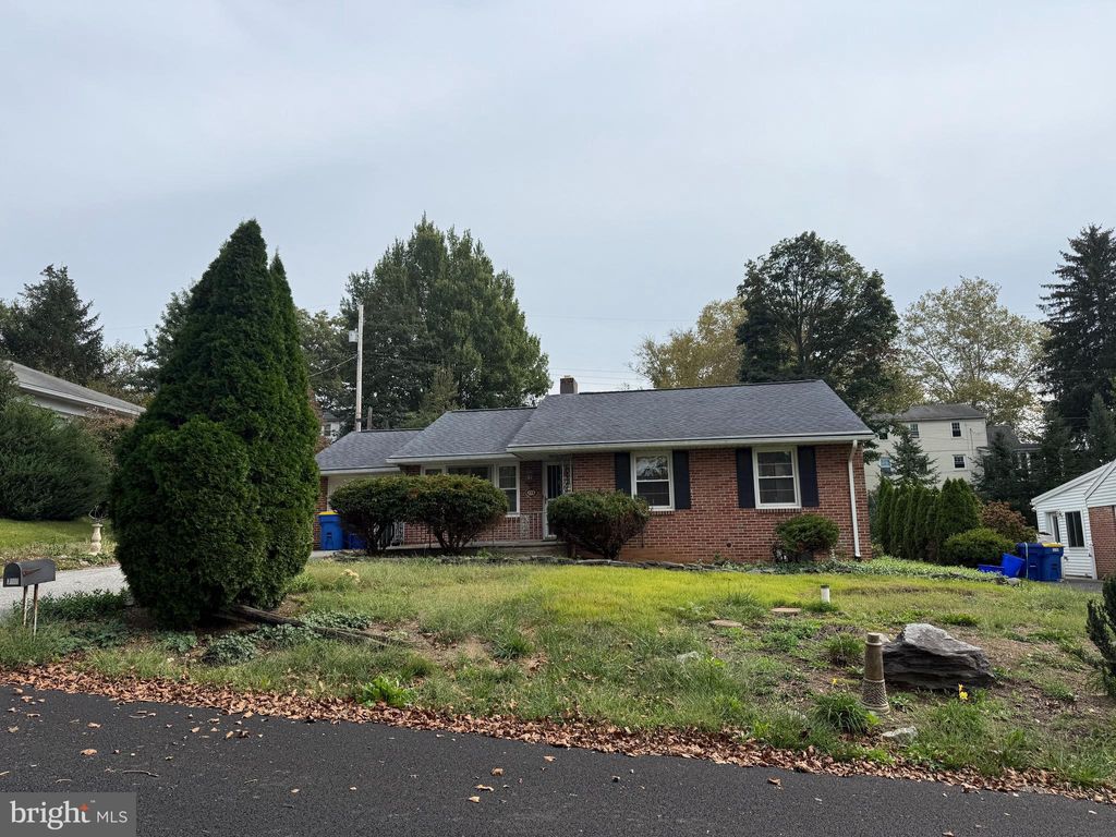 Photo of 758 Clearmount Road, YORK, PA 17403 (MLS # PAYK2097334)