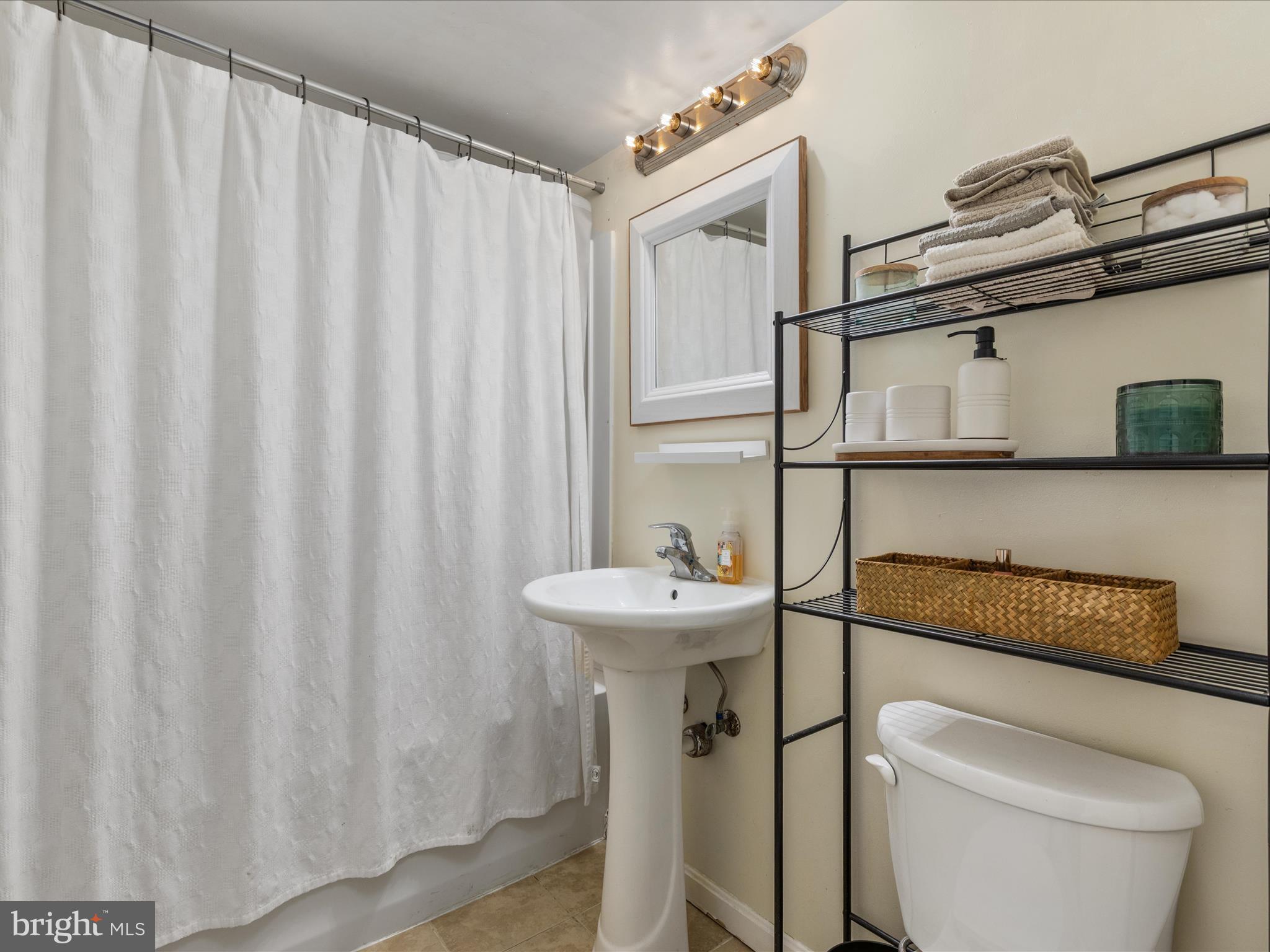 VIRGINIA HILLS - Residential