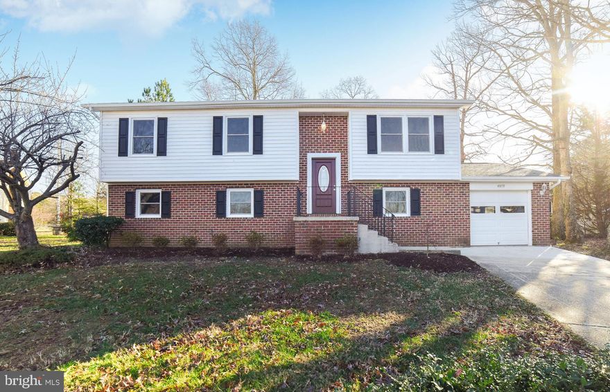 Split Foyer with 4 bedrooms, 3 Bathrooms. New flooring, New paint, New Kitchen Cabinets and New Kitchen appliances. Move in ready, Close to Pax River Naval Air Station.