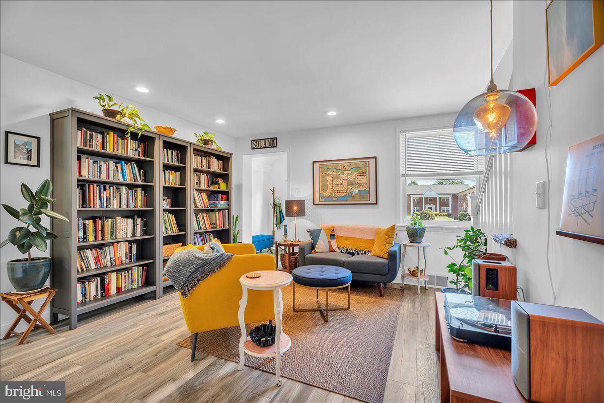209 W WAYNE TERRACE