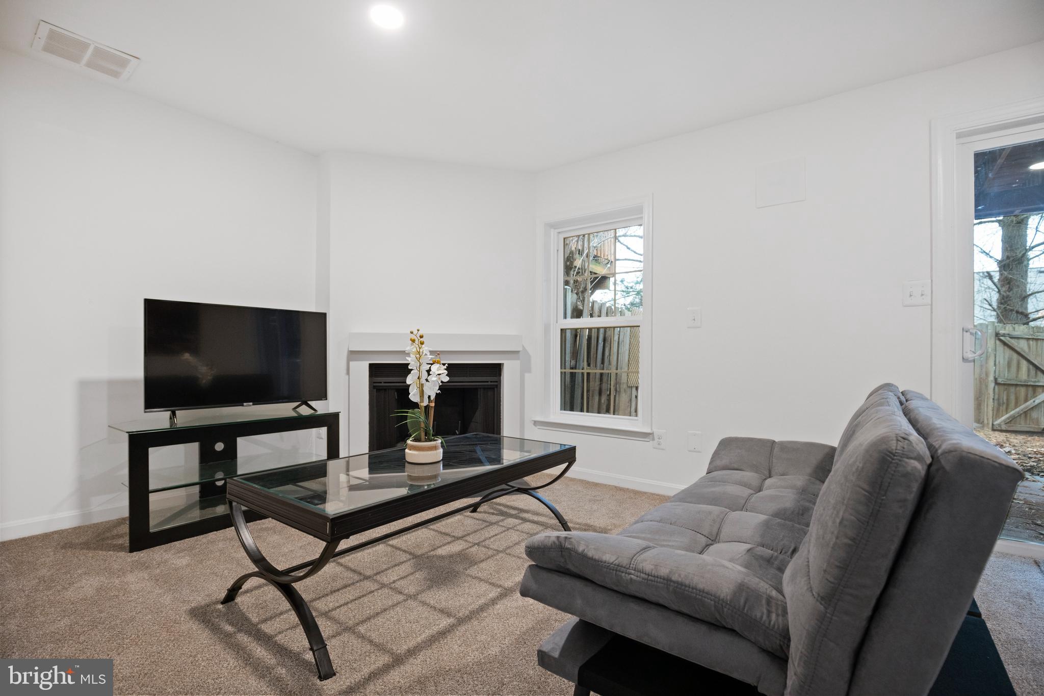 TALL OAKS - Residential Lease