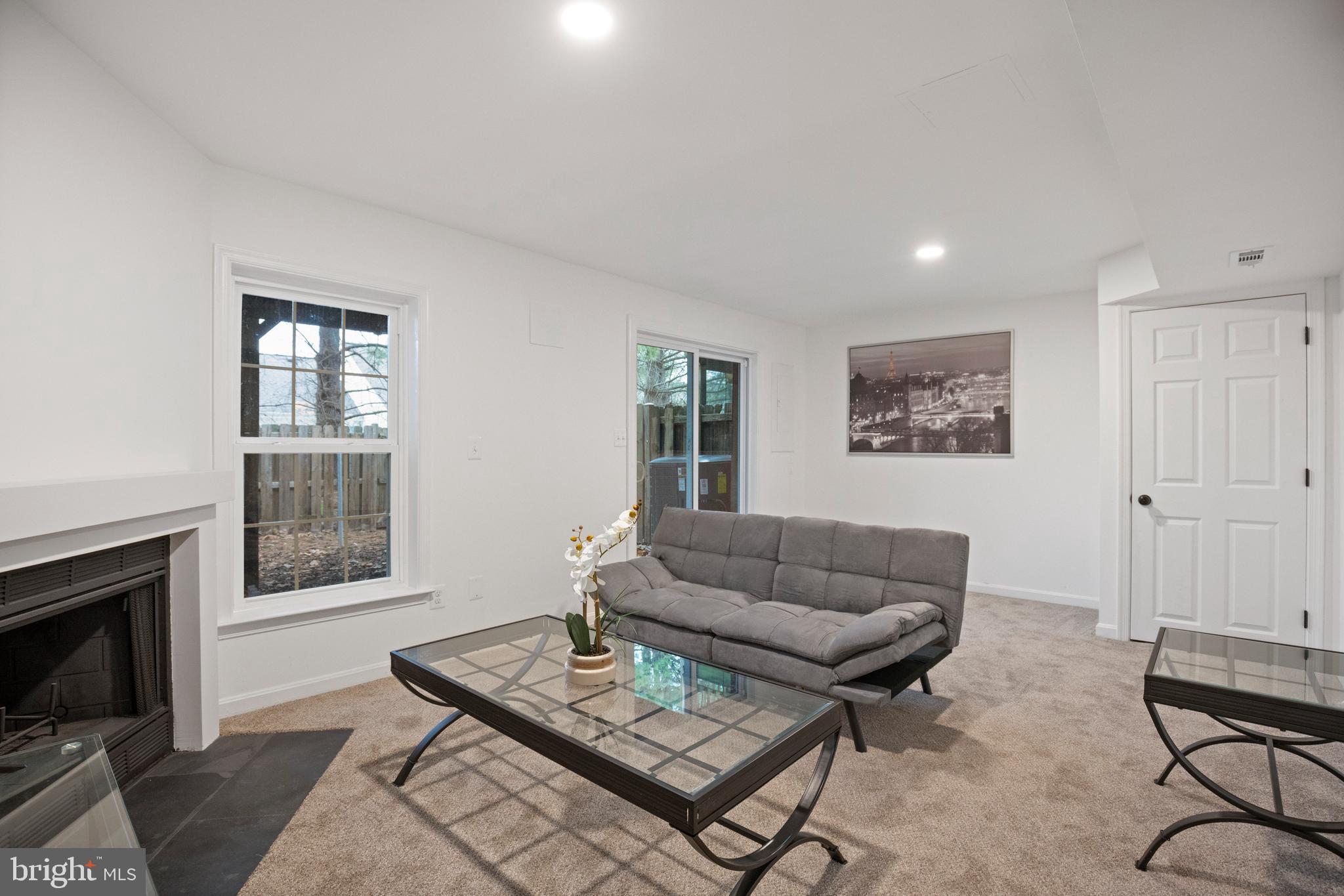 TALL OAKS - Residential Lease