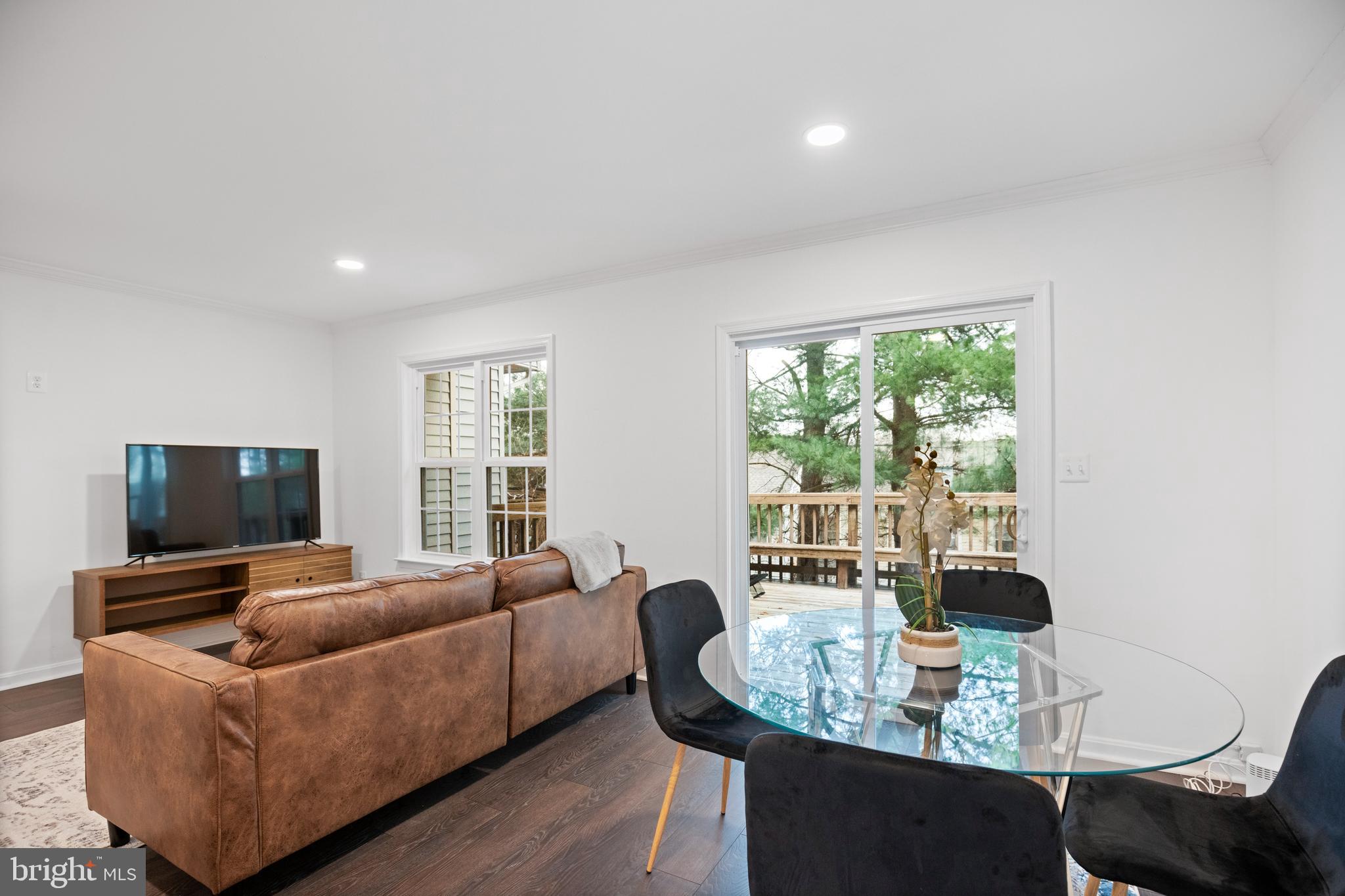 TALL OAKS - Residential Lease