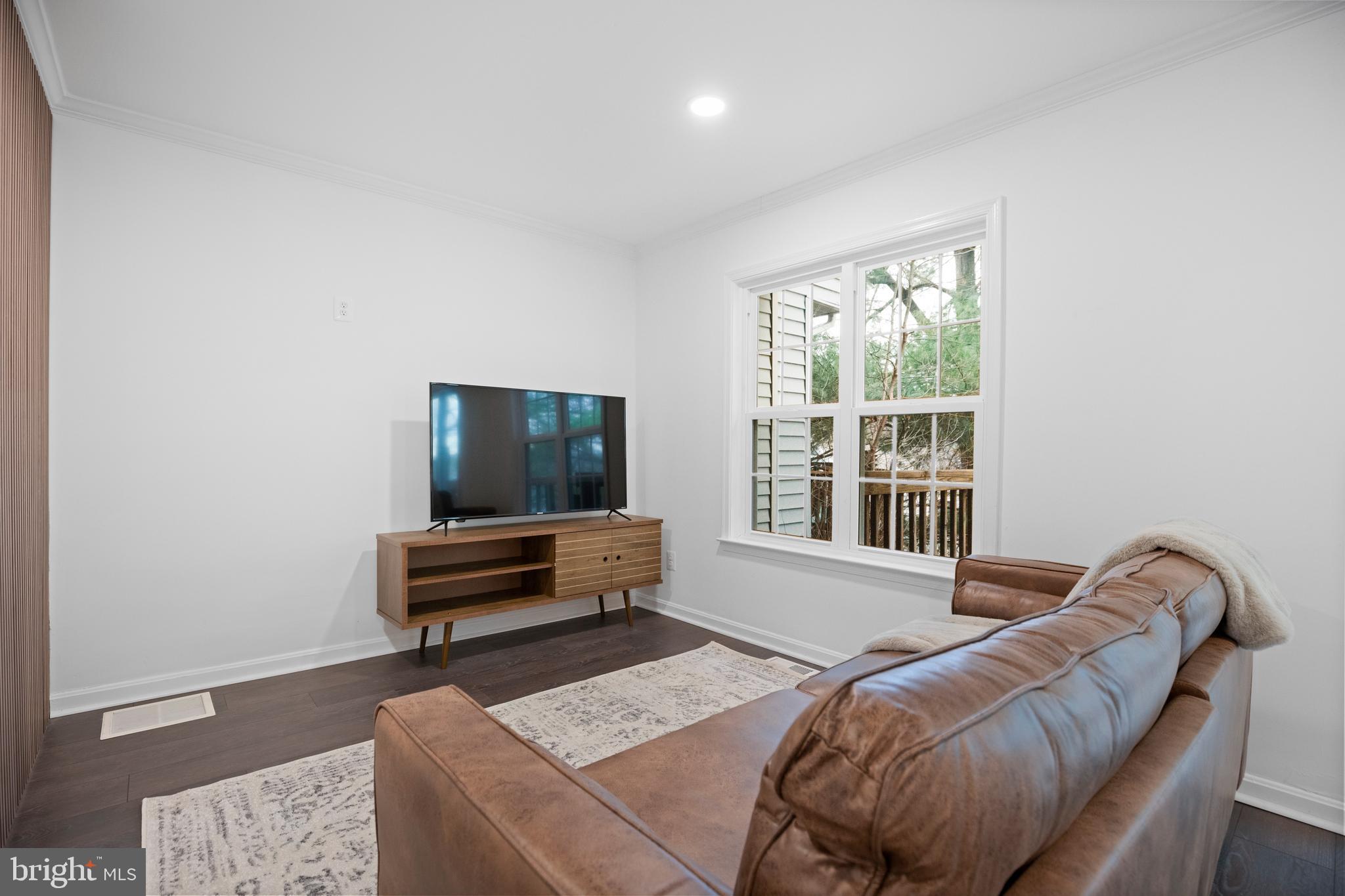 TALL OAKS - Residential Lease