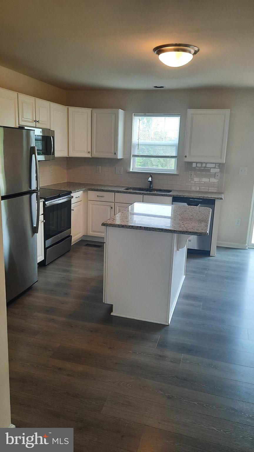 ADMIRALS QUAY - Residential Lease