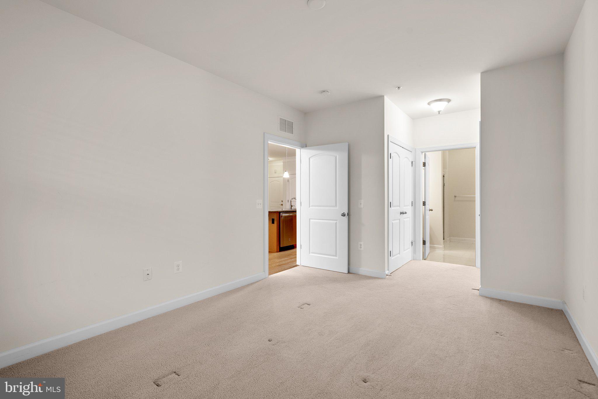 DISCOVERY SQUARE - Residential Lease