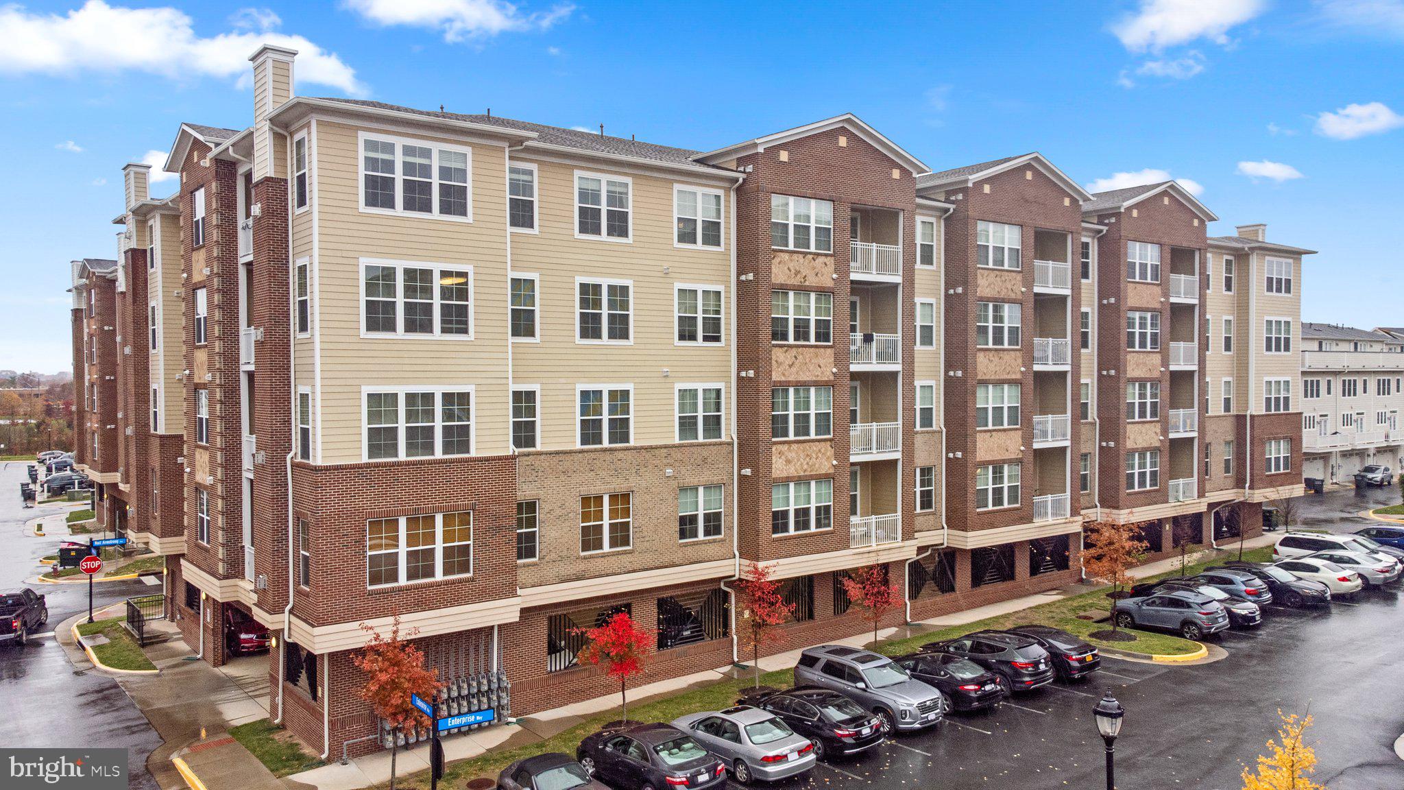 DISCOVERY SQUARE - Residential Lease