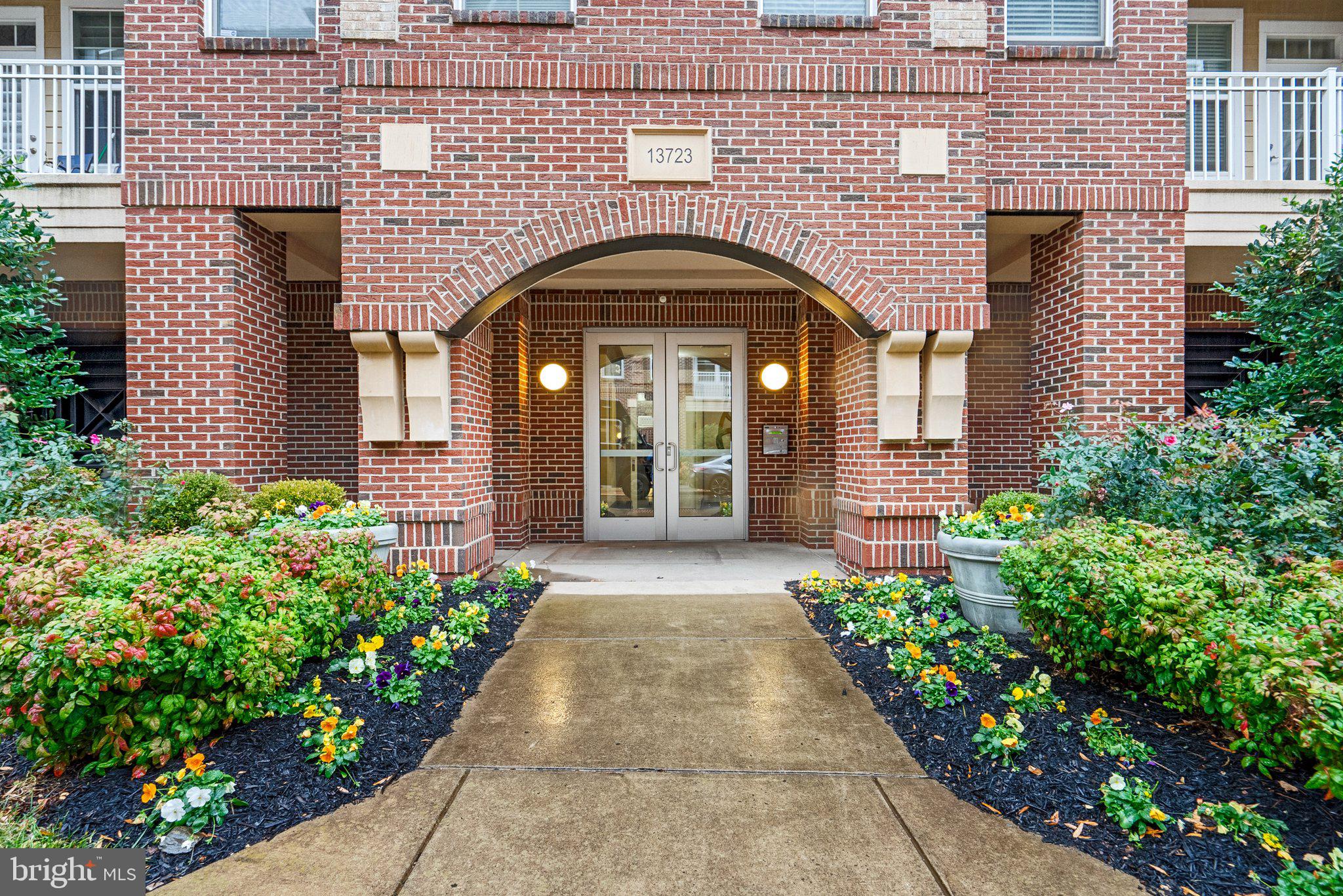 DISCOVERY SQUARE - Residential Lease