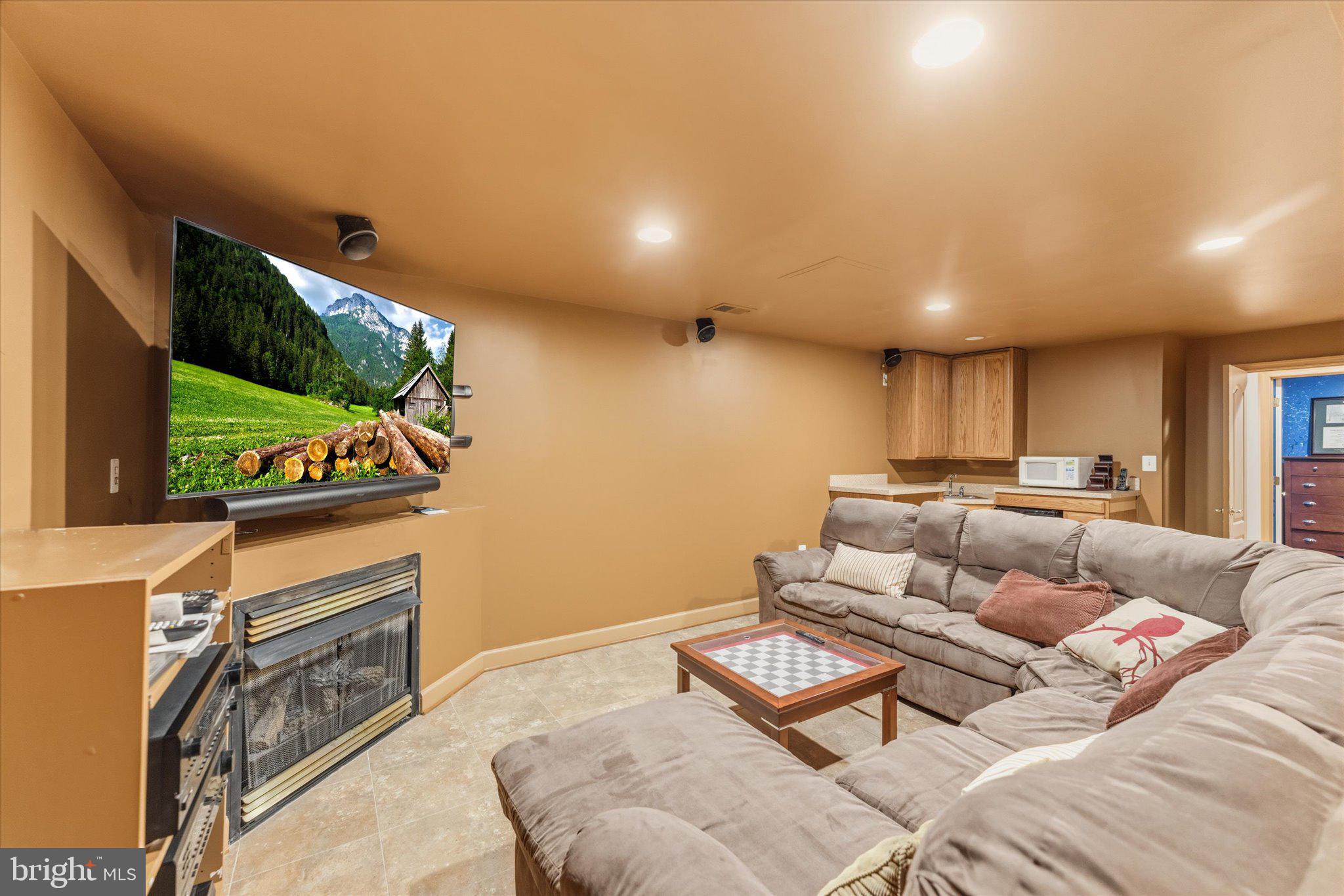 ASHBURN VILLAGE - Residential