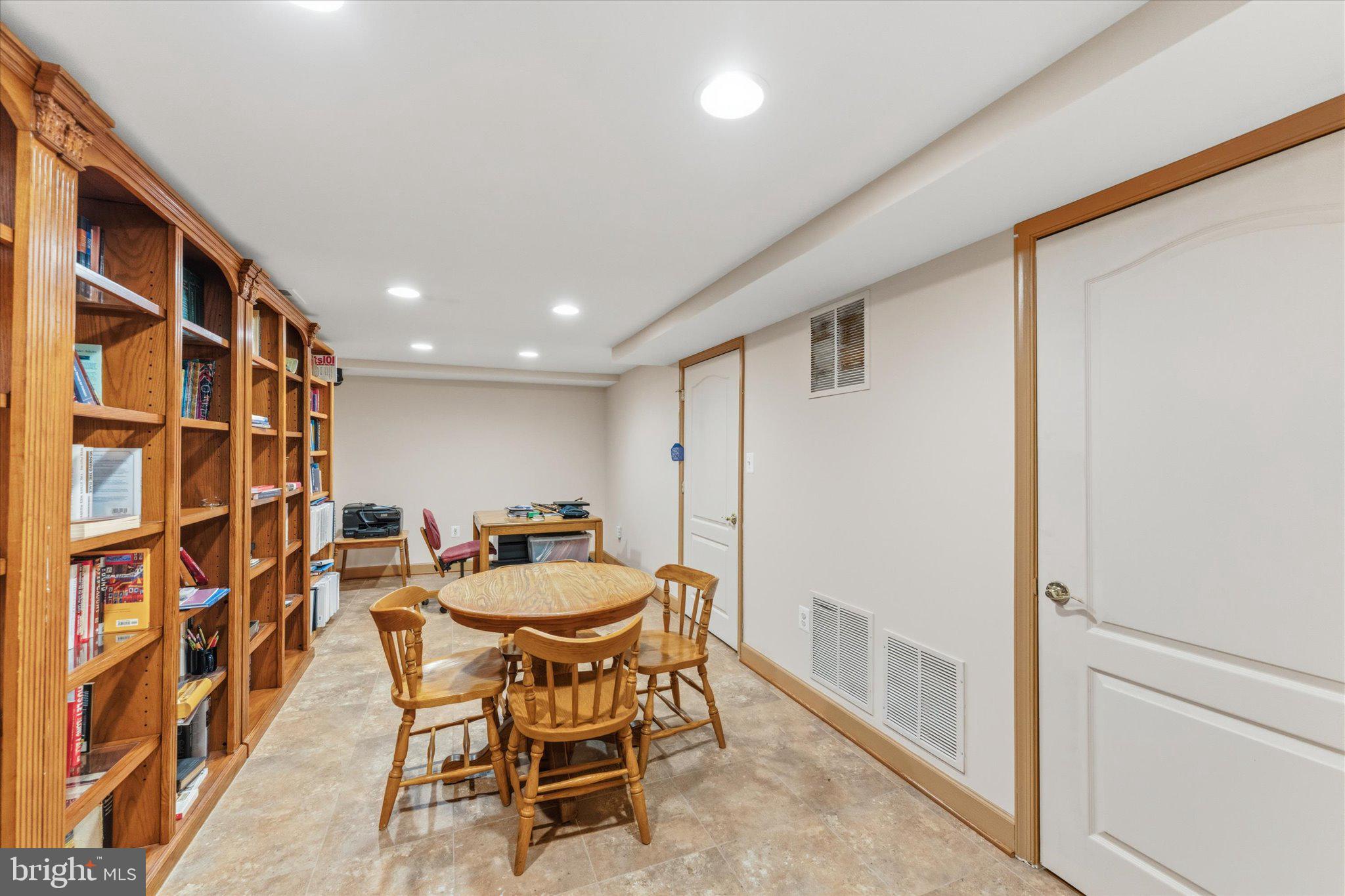 ASHBURN VILLAGE - Residential