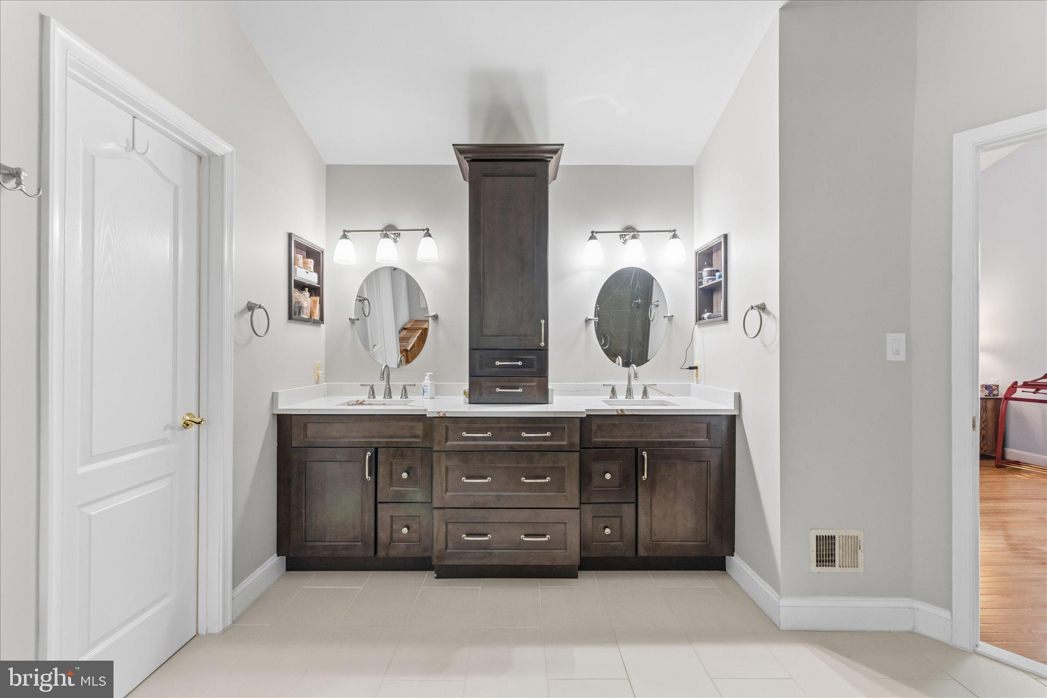 ASHBURN VILLAGE - Residential