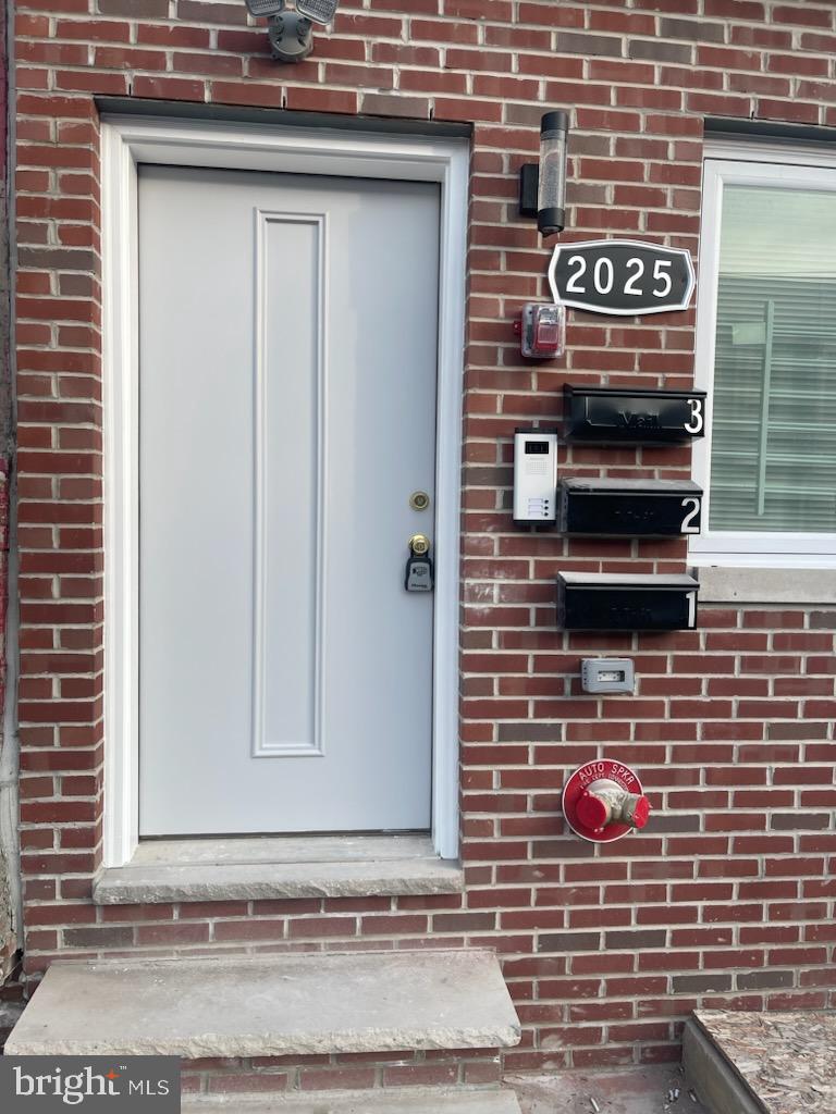 Brand new,$4000/6bd, . access to the top of roof. Lease start aug 4, 2024 to july 27, 2025.