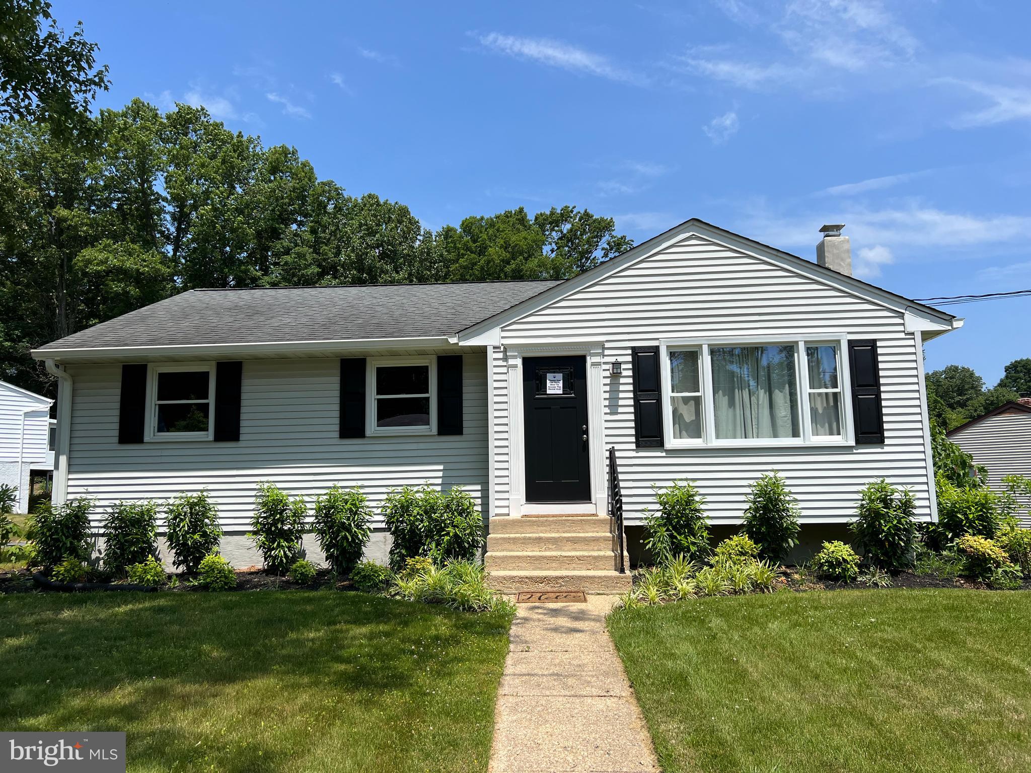 MONTEVIDEO COURT - Residential Lease