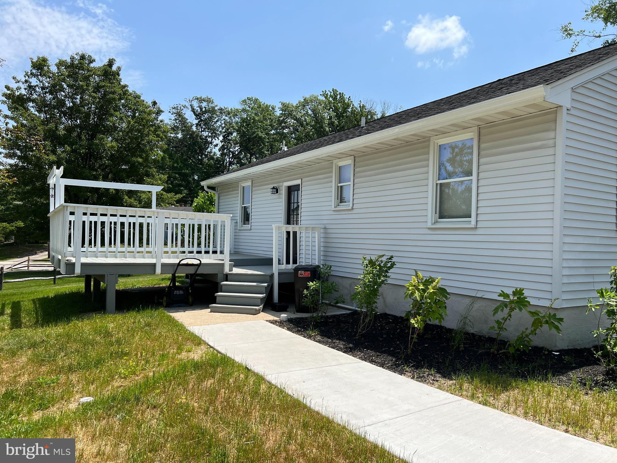 MONTEVIDEO COURT - Residential Lease