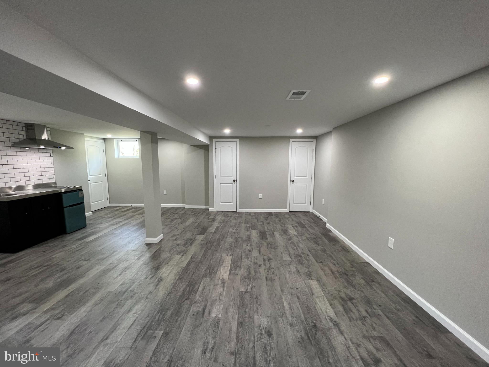 MONTEVIDEO COURT - Residential Lease