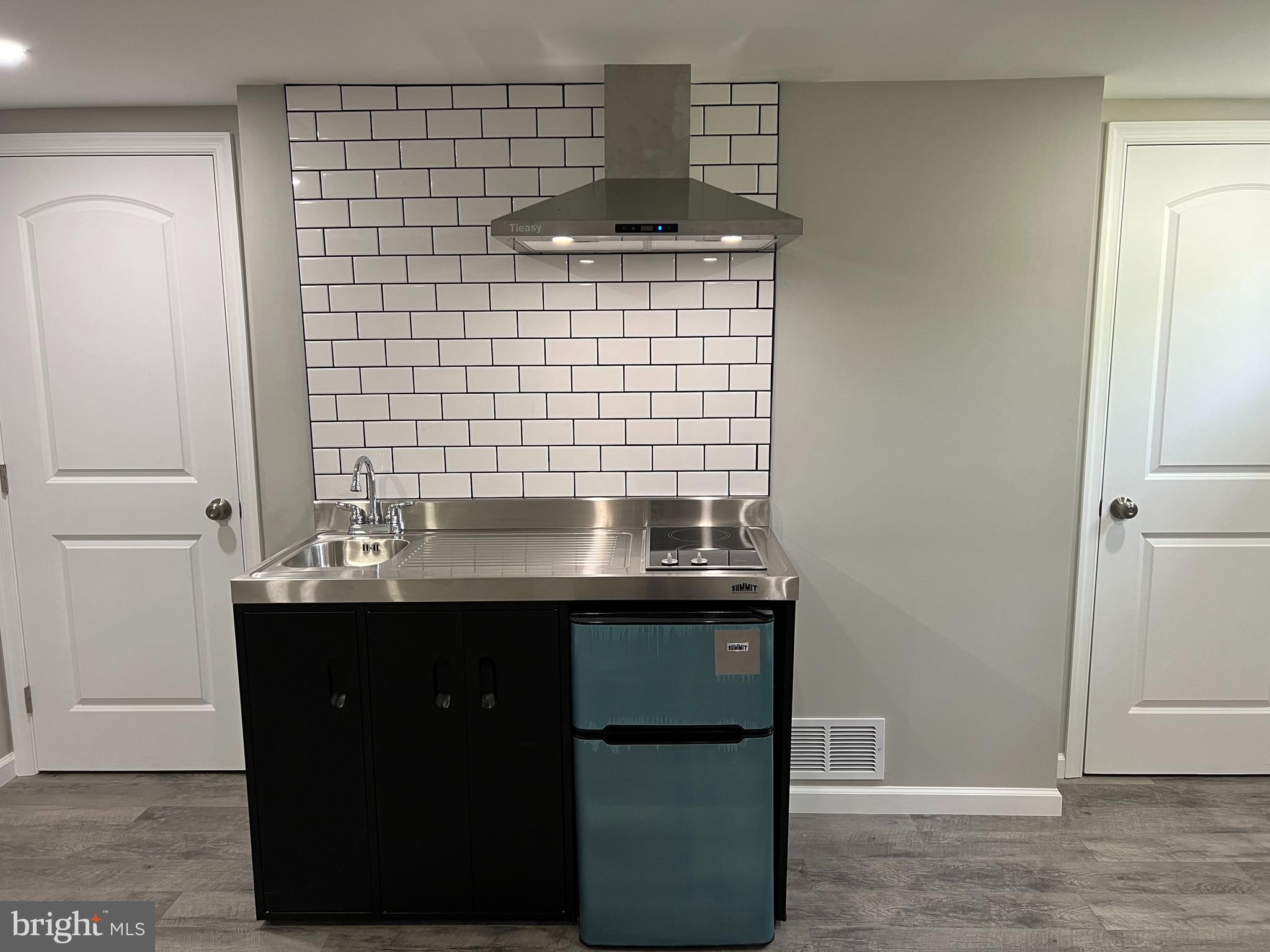 MONTEVIDEO COURT - Residential Lease